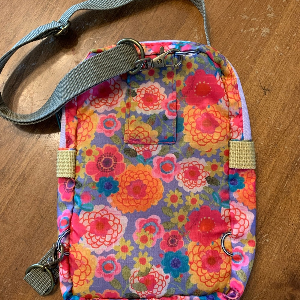 Natural Life 8 in 1 adjustable crossbody bag - Picture 2 of 4